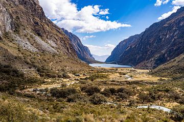 Uitzicht over Lagunas Llanganuco, Peru van Pascal van den Berg