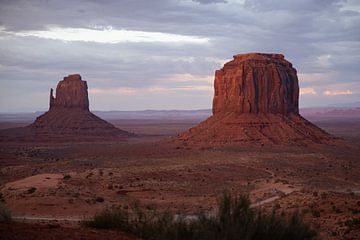 Monument Valley bei Sonnenuntergang von Monique Tekstra-van Lochem