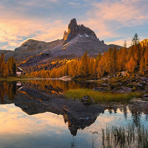 Zonsopkomst bij Lago Federa, Dolomieten, Italië