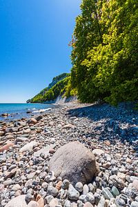 Steine an der Ostseeküste auf der Insel Rügen
