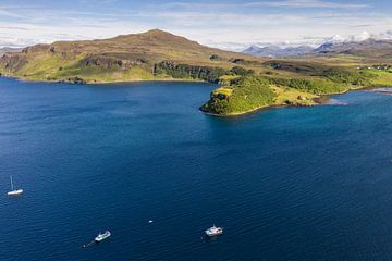 Portree haven Schotland Isle of Sky van Peter Haastrecht, van