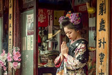 spiritual japan praying Geisha