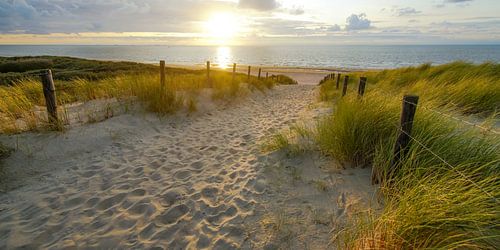 Zon en zee aan het strand