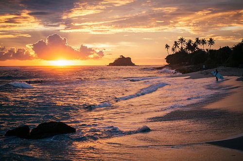 Zonsondergang aan surfstrand - Sri Lanka reisfotografie print