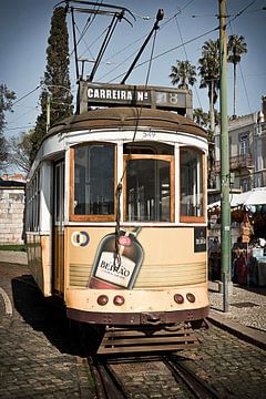 Tram in Lissabon van DroomGans