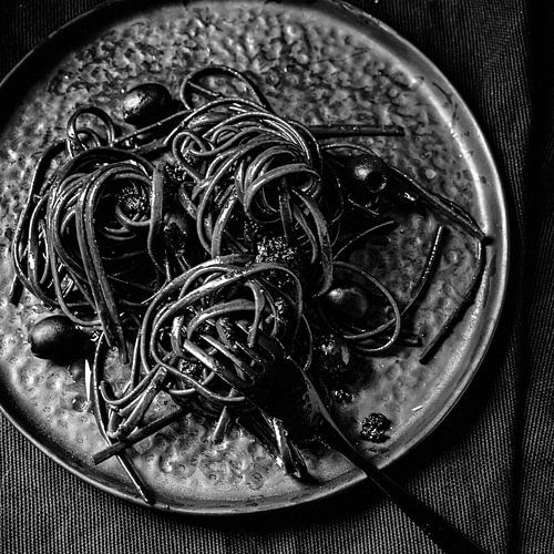 Schwarze Nudeln
