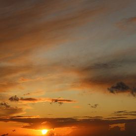 Magnifique coucher de soleil à Rijswijk sur Scarlett van Kakerken