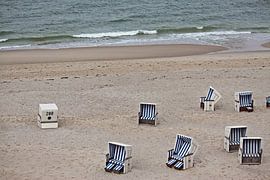 Beach chairs by the sea by Pfotowelt