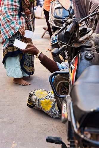 Een gebaar van delen in de straten van India