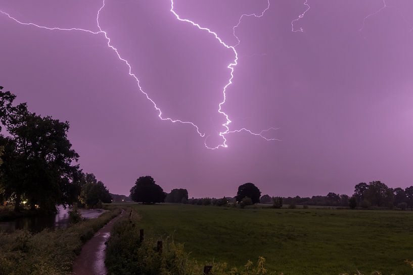 Bliksem boven landgoed Rhijnauwen, Provincie Utrecht par Arthur Puls Photography