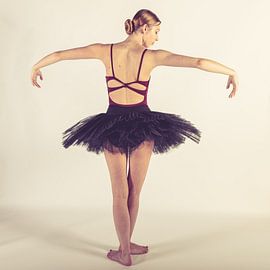 Ballettfotografie Leinwand – Balletttänzer Schwarz-Weiß Wanddekoration 02 von FotoDennis.com | Werk op de Muur