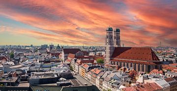 Frauenkirche in München in de avond van Animaflora PicsStock