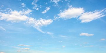 Ciel bleu avec nuages sur Günter Albers