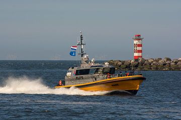 De loodstender Mare naar de haven IJmuiden van scheepskijkerhavenfotografie
