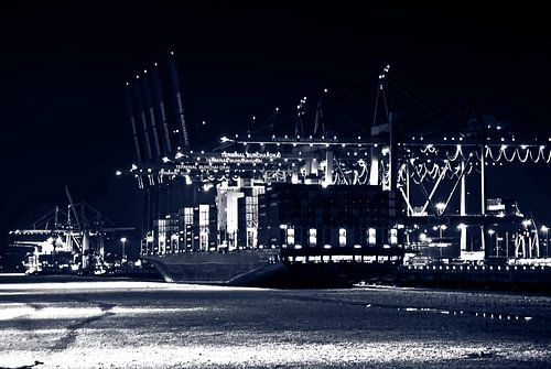 Night at the container port