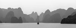 Baie d'Ha Long Silhouette de montagnes de craie sur Giovanni della Primavera