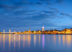 Kampen Abendpanorama der Skyline an der IJssel