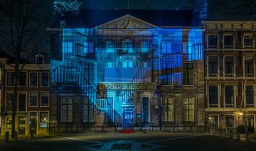 Projectie op het voormalig paleis waar nu museum Escher is gevestigd