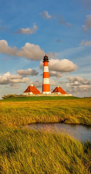 Vuurtoren Westerheversand bij zonsondergang van Markus Lange