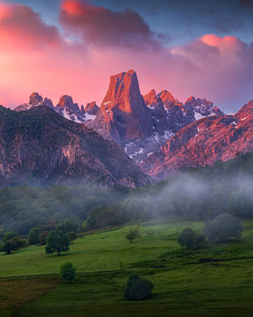 Vuurgloed boven de Picu Urriellu — Picos de Europa, Asturië