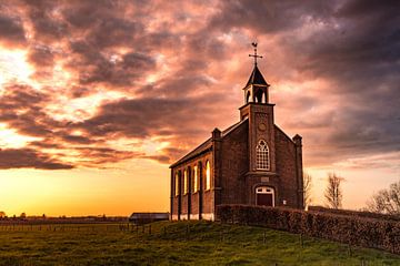 Kerkje van Homoet bij zonsondergang van CluitZicht | Pepijn Cluitmans
