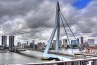 Erasmusbrug Rotterdam met dreigende wolkenlucht van Marcel van Kan thumbnail