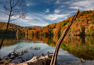 Plitvicer Seen und Wasserfälle im Herbst