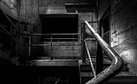 Escalier d'usine monochrome par Olivier Photography Aperçu