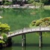 Japanse brug in Rutsurin Koen tuin in Japan van Aagje de Jong