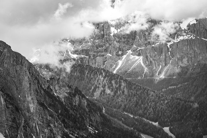 black and white landscape of the mountains by Karijn | Fine art Natuur en Reis Fotografie
