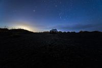 Dacia Duster auto onder de sterrenhemel in IJsland