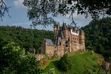 Burg Eltz by Guy Bostijn