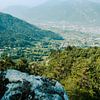 Uitzicht over het dal van Arco, Italië van Manon Verijdt