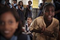 schoolkinderen in india van Karel Ham thumbnail