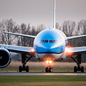 Le Boeing 777-200ER de KLM s'aligne pour le décollage Polderbaan Schiphol sur Dennis Janssen