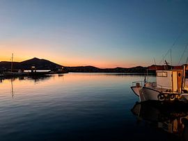 Evening atmosphere at the port of Naoussa