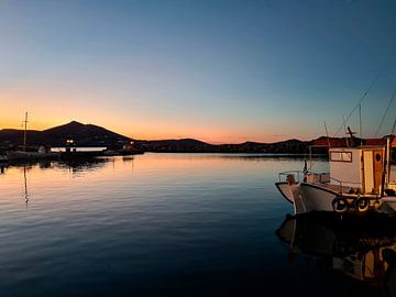 Evening atmosphere at the port of Naoussa by Petra Dreiling-Schewe