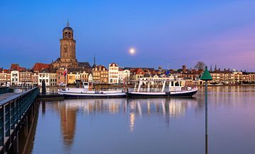 Vroege avond in Deventer, Nederland van Adelheid Smitt
