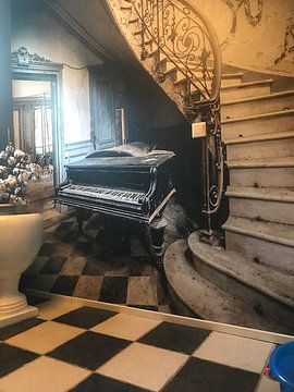 Customer photo: Piano at staircase