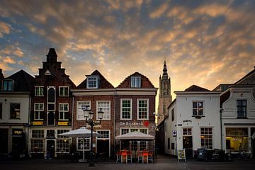 Eind van de dag boven de geveltjes van Amersfoort van Sjoerd Mouissie