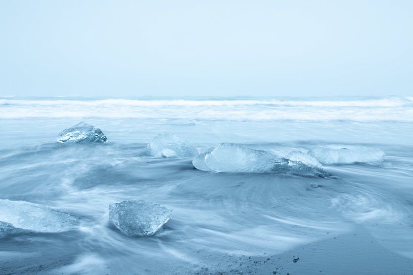 Strand mit Eisfelsen von PeetMagneet
