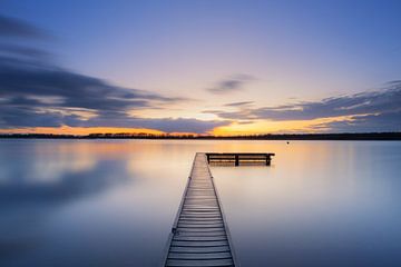 Aanlegsteiger aan het Veerse Meer tijdens zonsondergang van Sugar_bee_photography