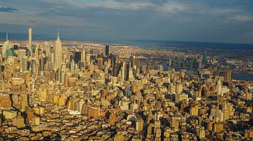 Zonsondergang over de skyline van new york city van boven van boven van adventure-photos
