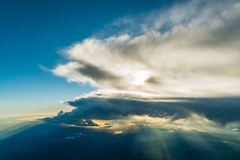 Wolkenstimmung aus der Vogelperspektive von Denis Feiner