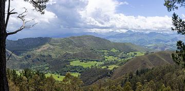 Panorama des Picos de Europa sur Peter Haastrecht, van