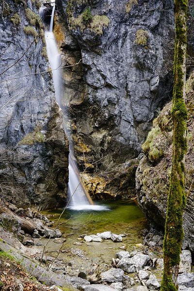 Watervallen in de bergen - spectaculaire natuurfotografie vol energie en kracht. Koop nu een muurschildering of canvas en ervaar bergwater. van Miriam Schwarzfischer Fotografie