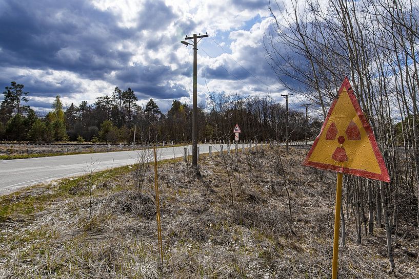 Warning sign near the Chernobyl Nuclear Powerplant par Andreas Jansen
