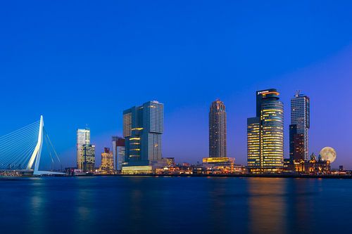 Kop van Zuid avec la supermoon sur Prachtig Rotterdam