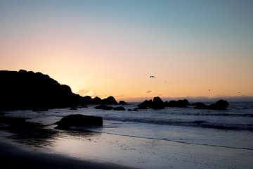 Sonnenuntergang vor der Küste Neuseelands von Kirsten van der Zee