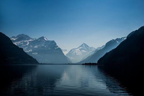 Lac de montagne à plusieurs niveaux